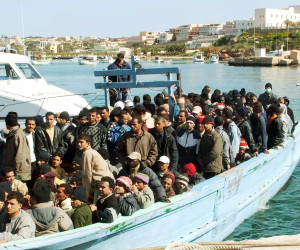 IMMIGRAZIONE: A LAMPEDUSA IN NOTTATA ALTRI 310 CLANDESTINI