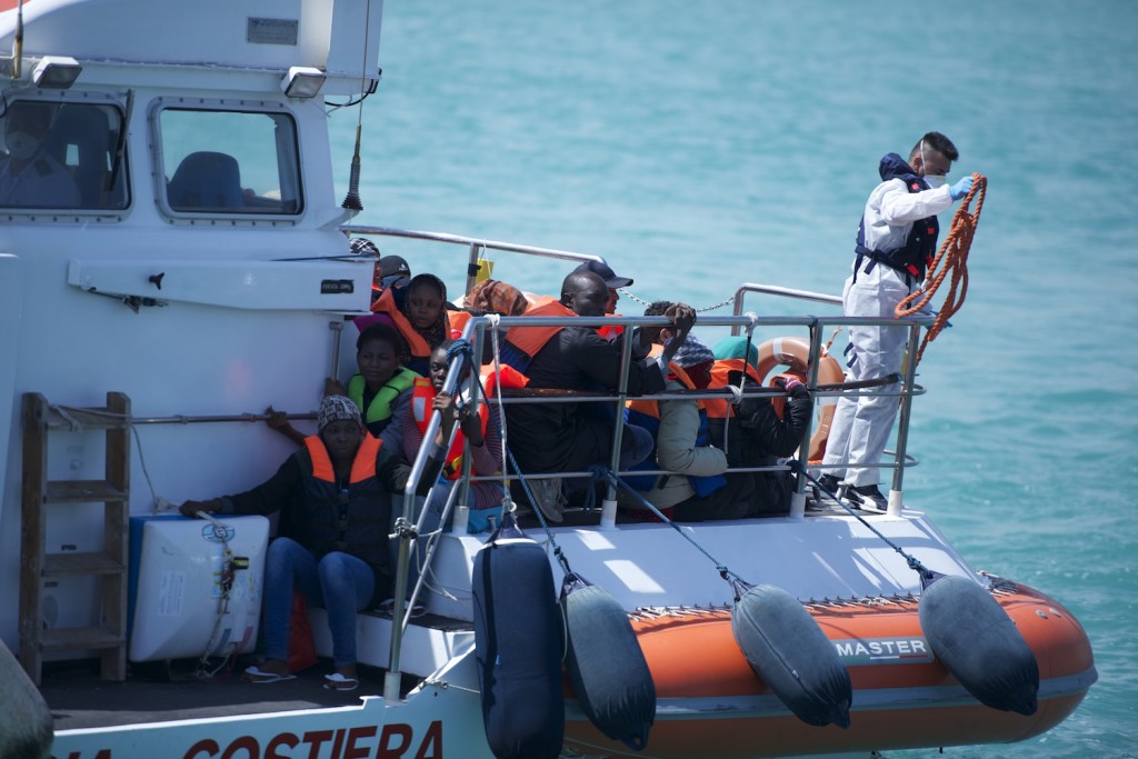 Capitaneria di Porto - Guardia Costiera - Migranti (2)