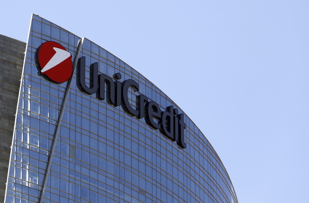 Italy's largest bank UniCredit is pictured in downtown Milan September 12, 2013.  REUTERS/Stefano Rellandini ( ITALY - Tags: BUSINESS)