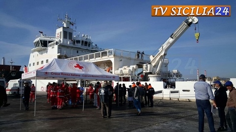 Sbarco migranti Capitaneria di Porto - Guardia Costiera (1)