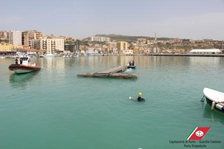 Capitaneria di Porto - Guardia Costiera - rimozione pontile (1)