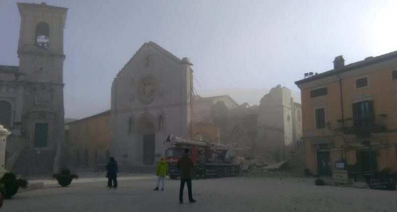 terremoto-norcia-basilica-caduta-02