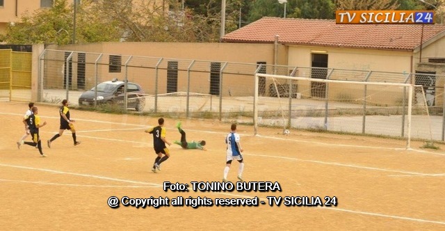 30-10-2016-lbertas-racalmuto-compobello-di-mazara-il-gol-di-arrigo-dell1-0